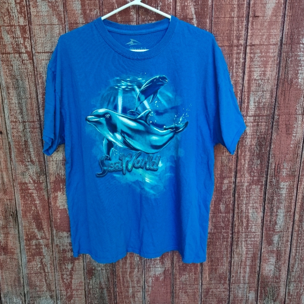 Vintage Sea World Dolphins Blue Tshirt